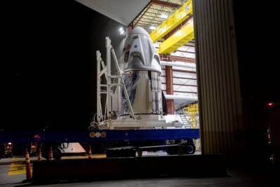 Компания SpaceX анонсировала частную миссию на орбиту и мира