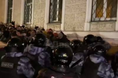 Жесткие действия полиции на акциях протеста раскололи общество