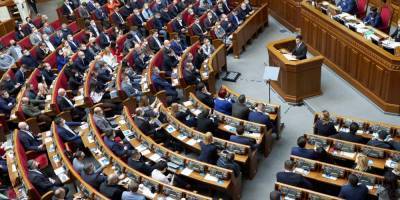 «Политики — публичные люди». В Слуге народа объяснили, почему их депутаты ходили на 112 Украина, ZIK и NewsOne