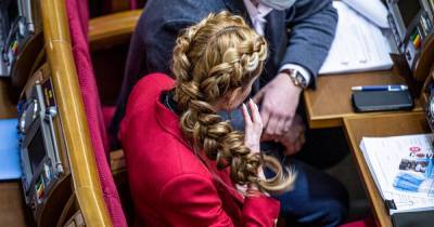 Нардепов Анну Скороход и Юлию Тимошенко перепутали из-за косы