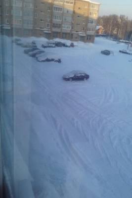 Жители Усогорска недовольны снегом во дворах и на дорогах