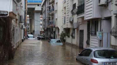 В турецком Измире крупнейшие за 26 лет наводнения, есть жертвы
