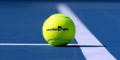 Сотни теннисистов и сотрудников Australian Open изолируют из-за COVID у одного человека