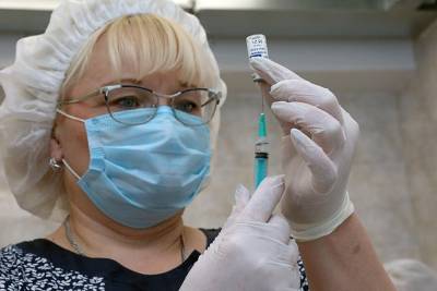 Липчане активно записываются на прививку от коронавируса через портал Госуслуг