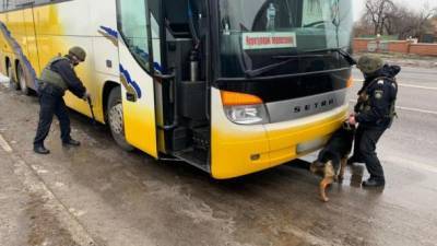 "Провели профилактическую беседу": Нацкорпус заявил о блокировании автобуса с "титушками", который ехал в Киев