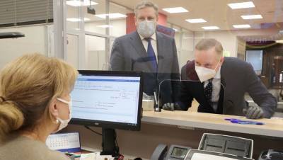 Беглов посетил новый центр госуслуг, где помогут с документами