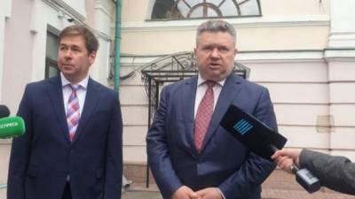 Мы ставим вопрос о привлечении к ответственности Деркача и Дубинского за антиукраинскую деятельность, - адвокаты Порошенко