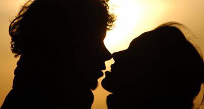 Ученые выяснили, с какого взгляда влюбляются женщины