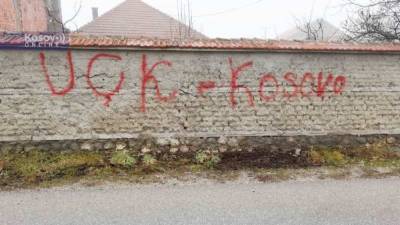 Дом сербов в анклаве пометили граффити албанских бандитов