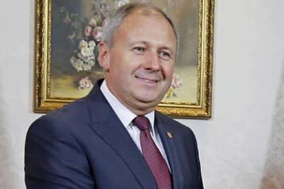 Бывший премьер-министр Белоруссии покинул страну