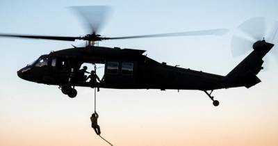 Трое летчиков погибли при крушении военного вертолета в США