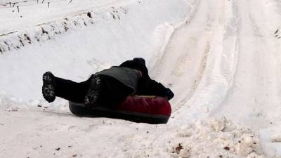 Трое подростков жестоко избили девятилетнюю девочку на снежной горке