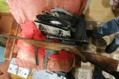 Деревенский житель прятал в шкафу различные патроны и оружие в Тверской области