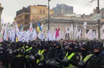 Народ довели «до ручки»: в Киев срочно стягивают силовиков