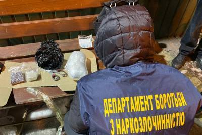 Посылка с наркотиками на 700 тысяч гривен: во Львове задержали наркодилера – фото