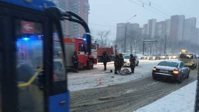 В Петербурге пожарная машина сбила пожилую женщину