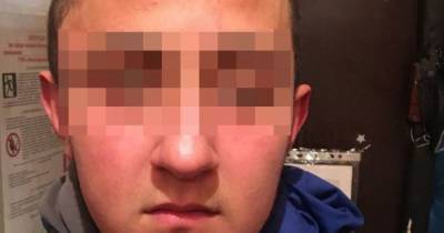 Отобрал мобильный и требовал деньги за возвращение: в Николаеве ранее судимый подросток ограбил школьника