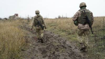 Зеленский поручил проверить боеготовность войск в Донбассе