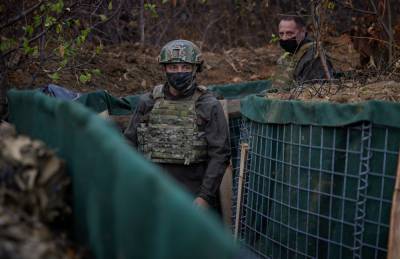 Зеленский приказал проверить готовность войск на Донбассе