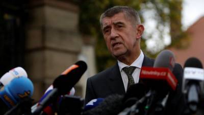 Чешский премьер решил лично изучить опыт применения российской вакцины в Венгрии