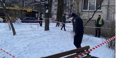 «Ходят подозрительные лица». В Киеве мужчина стрелял по людям с балкона — полиция