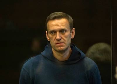 "Бенефис одного актёра". Как и за что Навального отправили в колонию?