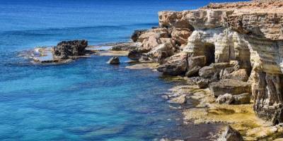 Кипр решил ввести обязательную самоизоляцию для туристов