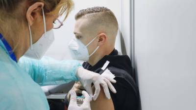 Российскую вакцину от COVID-19 могут одобрить в Европе к весне