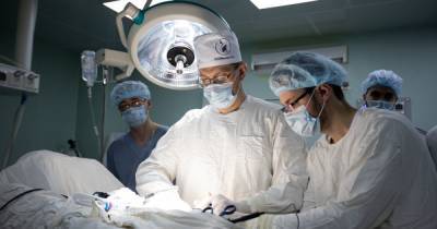 В Петербурге хирурги провели операцию в очках дополненной реальности