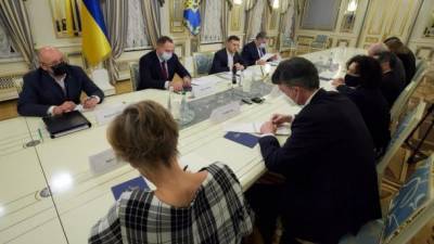 Блокировка каналов Медведчука: Зеленский встретился с послами ЕС и G7