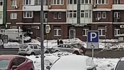 Момент ДТП с детьми на московском переходе попал на видео