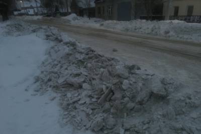 Оренбургские водители раскритиковали коммунальные службы за уборку снега