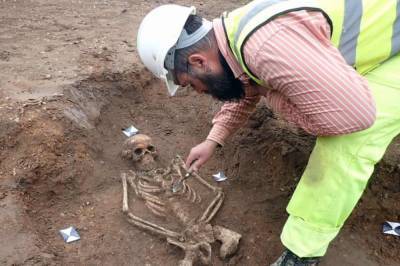 В Кембридже под университетом нашли средневековое кладбище с десятками могил