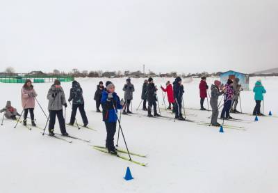 В Троицком возобновили лыжные тренировки для школьников
