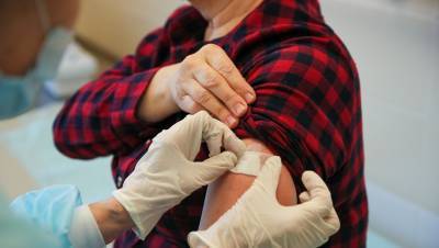 Прививки "красным": Ленобласть изобрела свою схему вакцинации от COVID–19
