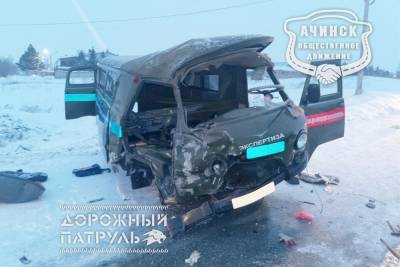 В Ачинске машина судмедэкспертов врезалась в КамАЗ: есть погибшие