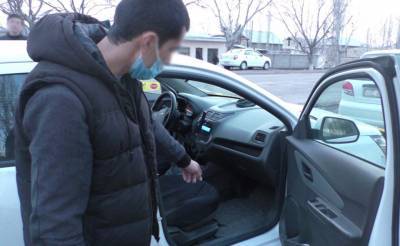 Школьник с кухонным ножом совершил нападение на водителя такси в Ташкентской области