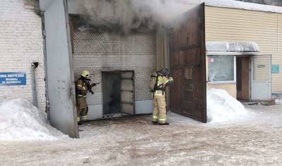 Тела трех пожарных найдены в сгоревшем красноярском складе