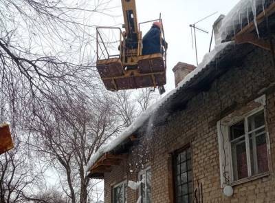 За сутки в Ульяновске от снега очистили 50 крыш