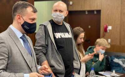 Несколько десятков российских СМИ выступили в поддержку «Медиазоны» после ареста главного редактора Сергея Смирнова