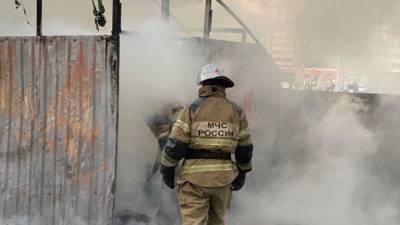 Огонь уничтожил торговый дом "Кооператор Дона" в Ростове