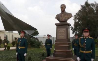 На авиабазе Хмеймим открыли памятник Герою России Роману Филипову