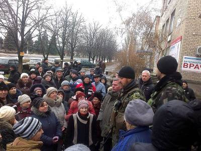 Жители ЛНР устроили митинг против Зеленского и бойцов ВСУ