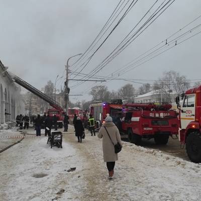 Большие Мучные ряды горят в Костроме