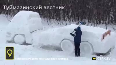 Башкирский школьник создает снежный грузовик в натуральную величину