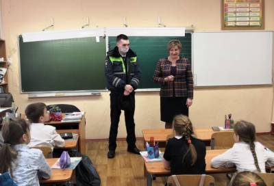 Инспекторы ГИБДД провели уроки в школах Ленобласти