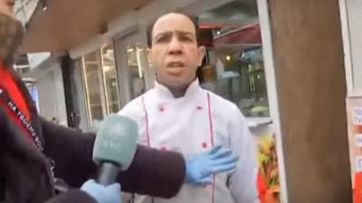 В Киеве продавец шаурмы покусал оператора и напал на журналистку: не хотел чтобы снимали