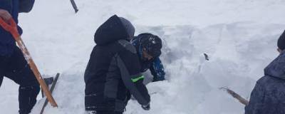 На Камчатке сотрудники МЧС откопали из-под снега 15-летнего подростка