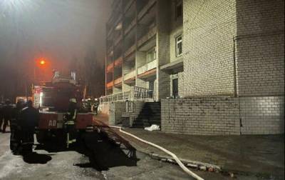 В Запорожской области объявлен день траура по погибшим в пожаре в COVID-больнице
