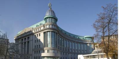 Суд снял арест с главного офиса банка Аркада в Киеве